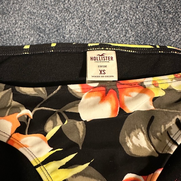 Hollister floral bikini set XS bottom and 34A top - Picture 5 of 10